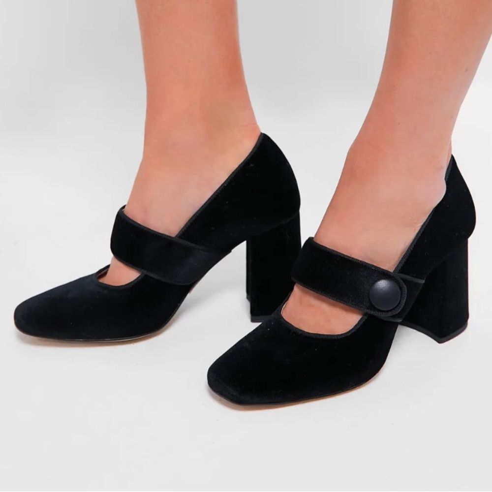 New in Box BLACK VELVET ELLIE HEELS with Block Heels Size 7 Fits like a Size 6 - Picture 5 of 11